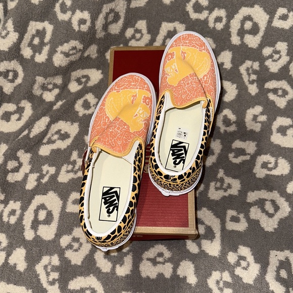 Vans Classic Slip-on Sneakers in Jaguar 🐆 and True White New 😍🐆☀️ - Picture 9 of 17